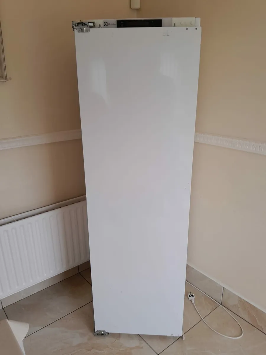Integrated fridge freezer - Image 2