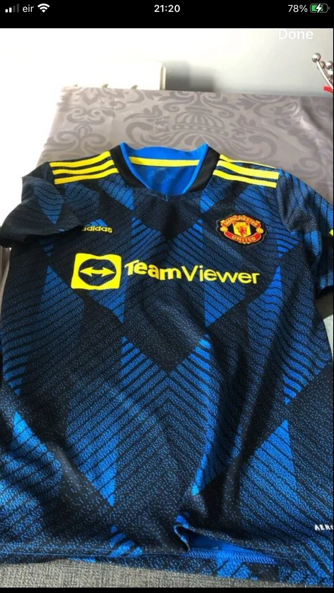 Boys Manchester United top age 11/12 €10 - Image 2