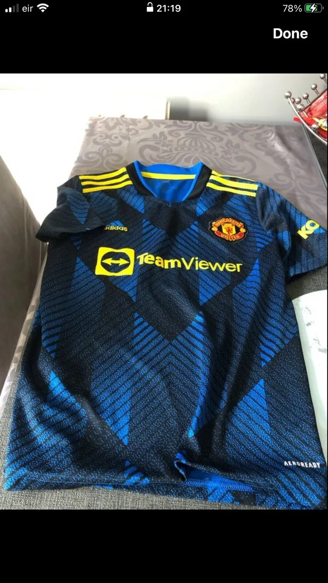 Boys Manchester United top age 11/12 €10 - Image 4