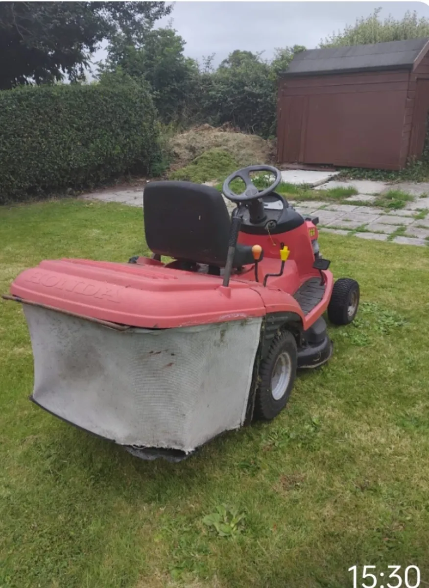 Ride on lawnmower - Image 1