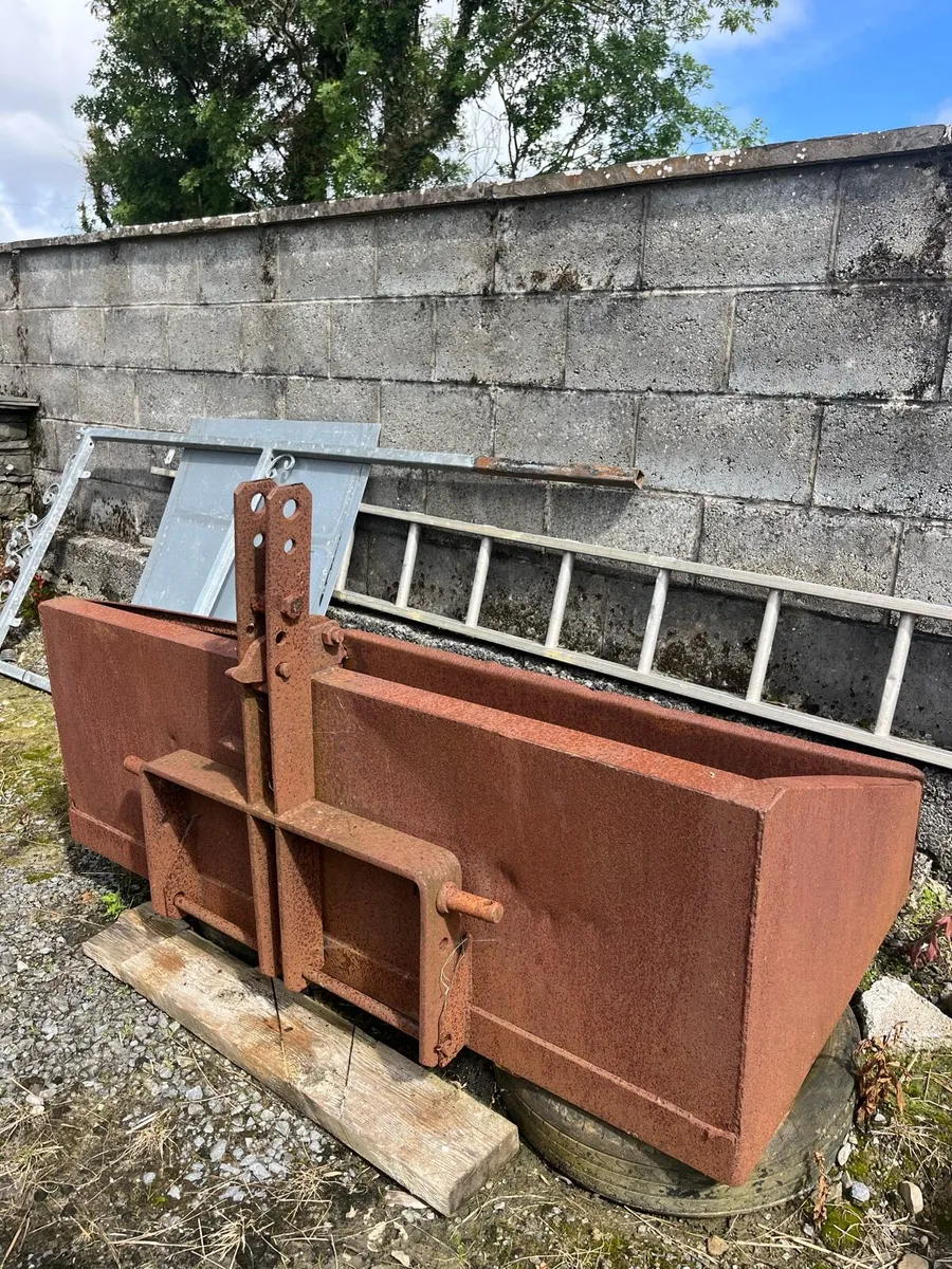 Transport Box, Bale Spike, Dung Fork & Tractor Doo - Image 1