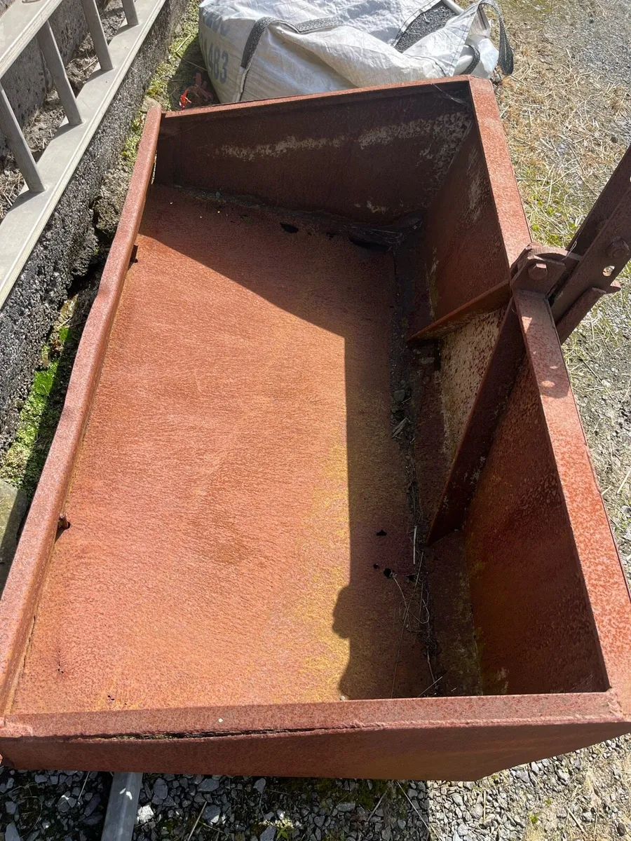 Transport Box, Bale Spike, Dung Fork & Tractor Doo - Image 2