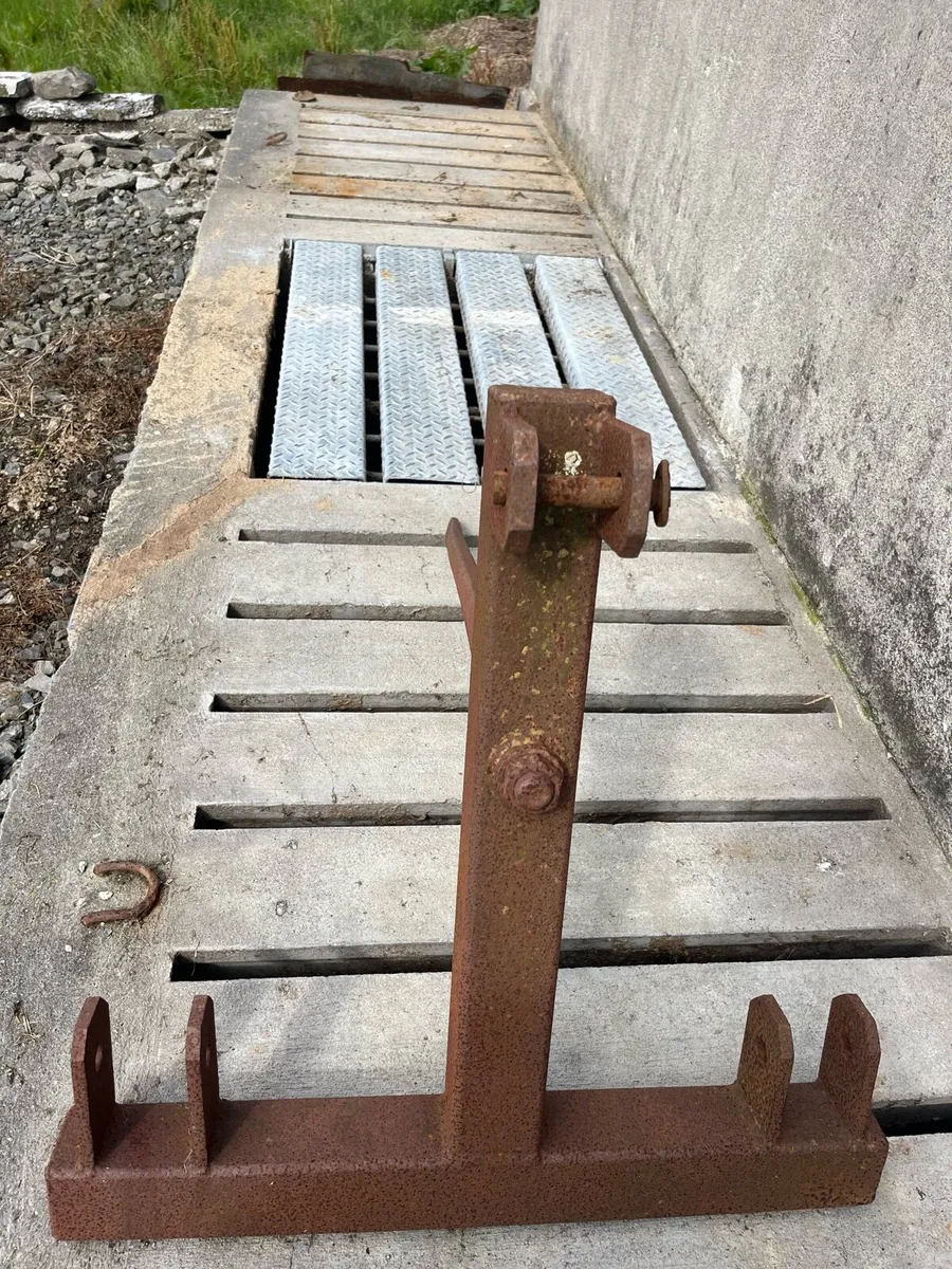 Transport Box, Bale Spike, Dung Fork & Tractor Doo - Image 3