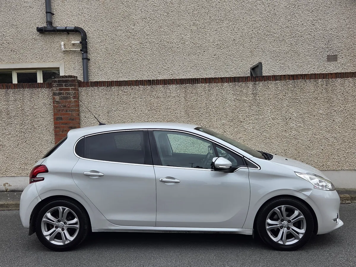 Peugeot 208 1.6d Allure, New Nct - Image 3
