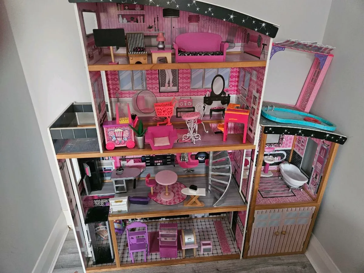 Large dolls house - Image 3