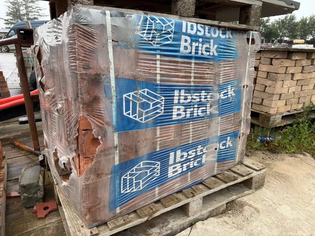 Over 500 Ibstock heritage brick to clear - Image 2
