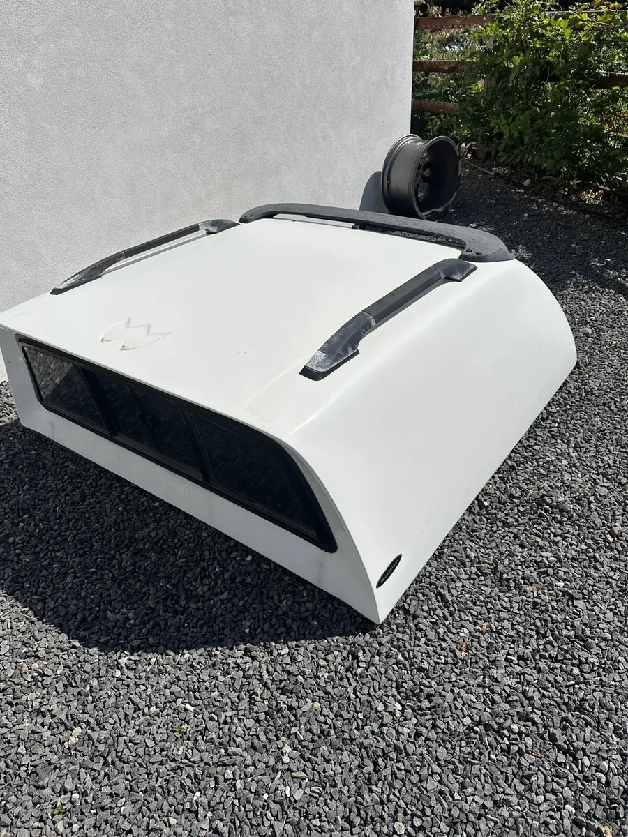 2016 Toyota hilux canopy - Image 2