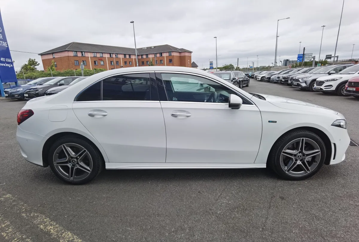 MERCEDES-BENZ A CLASS A250 E AMG LINE PREMIUM AUTO - Image 4