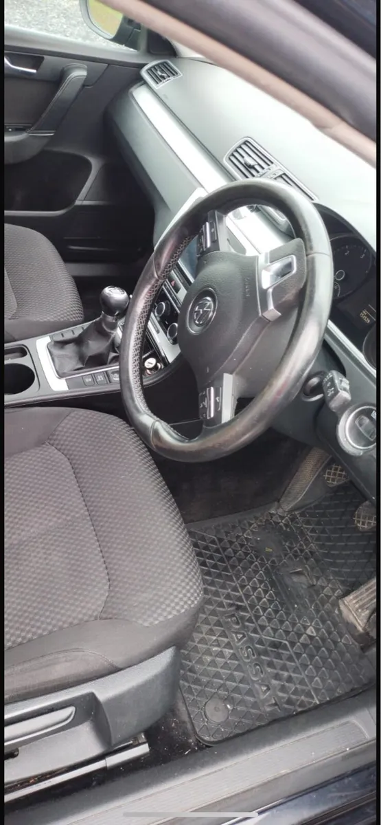 Volkswagen Passat 2011 - Image 3