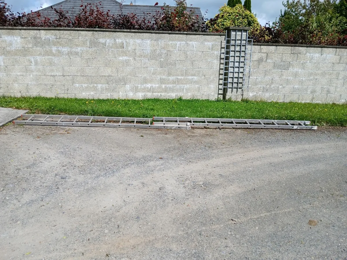Extending Aluminium Ladder 20 Ft ,6 M approx High - Image 3
