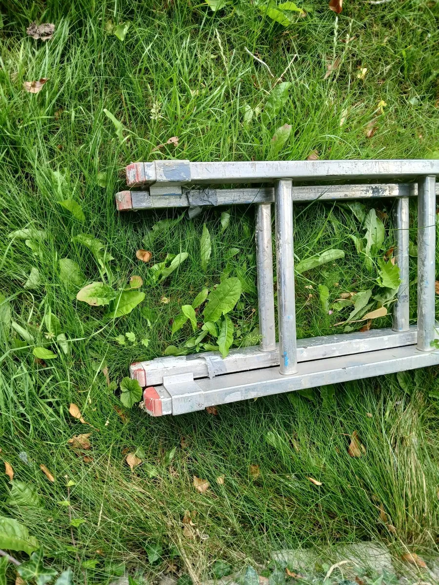 Extending Aluminium Ladder 20 Ft ,6 M approx High - Image 4