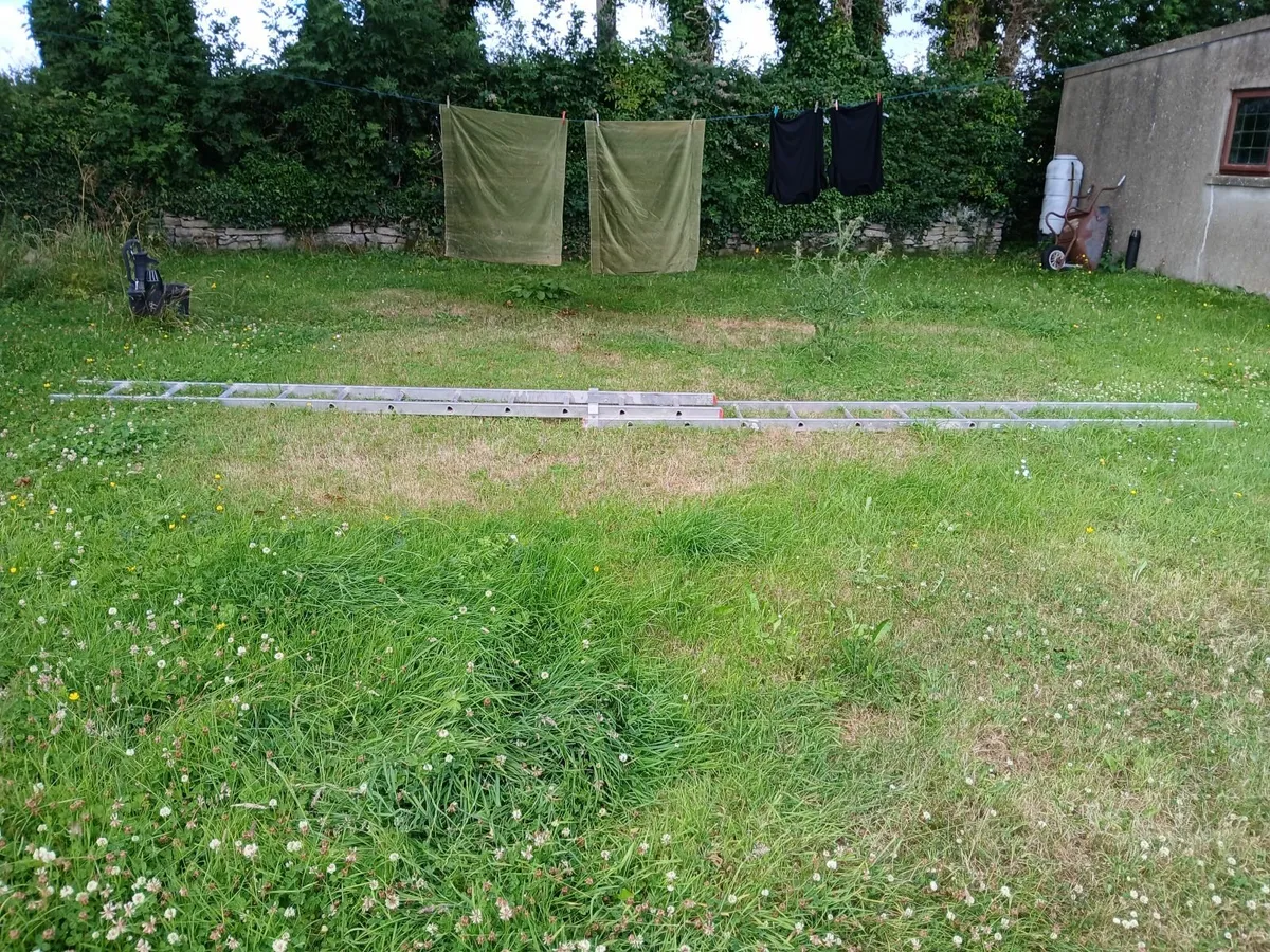 Extending Aluminium Ladder 20 Ft ,6 M approx High - Image 1