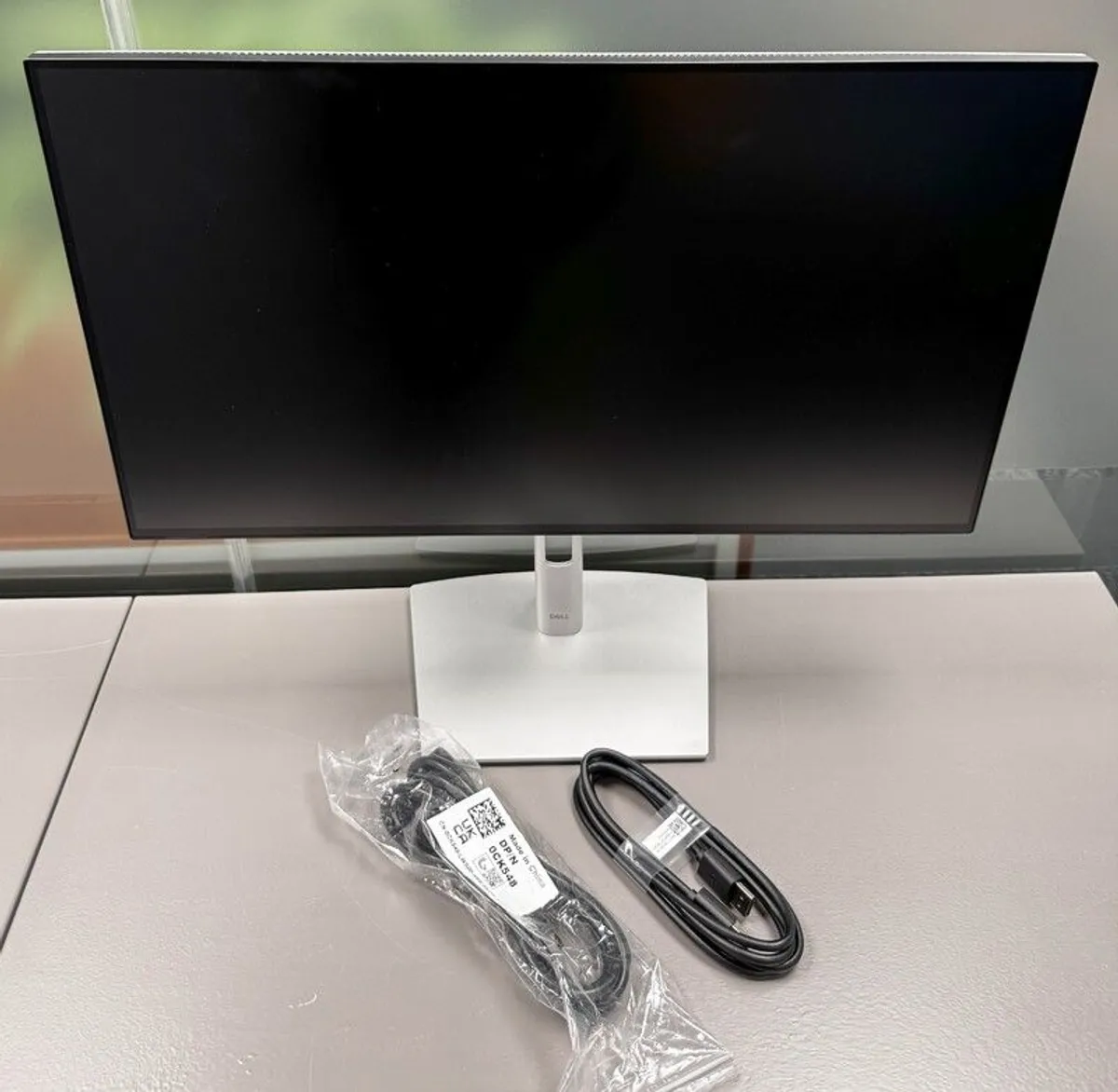 Dell UltraSharp 24 Monitor - Image 1