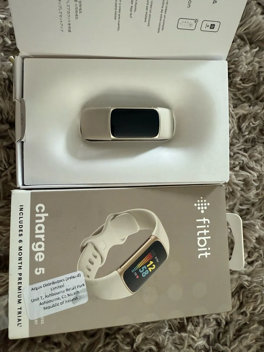 Fitbit Charge 5 - Image 1