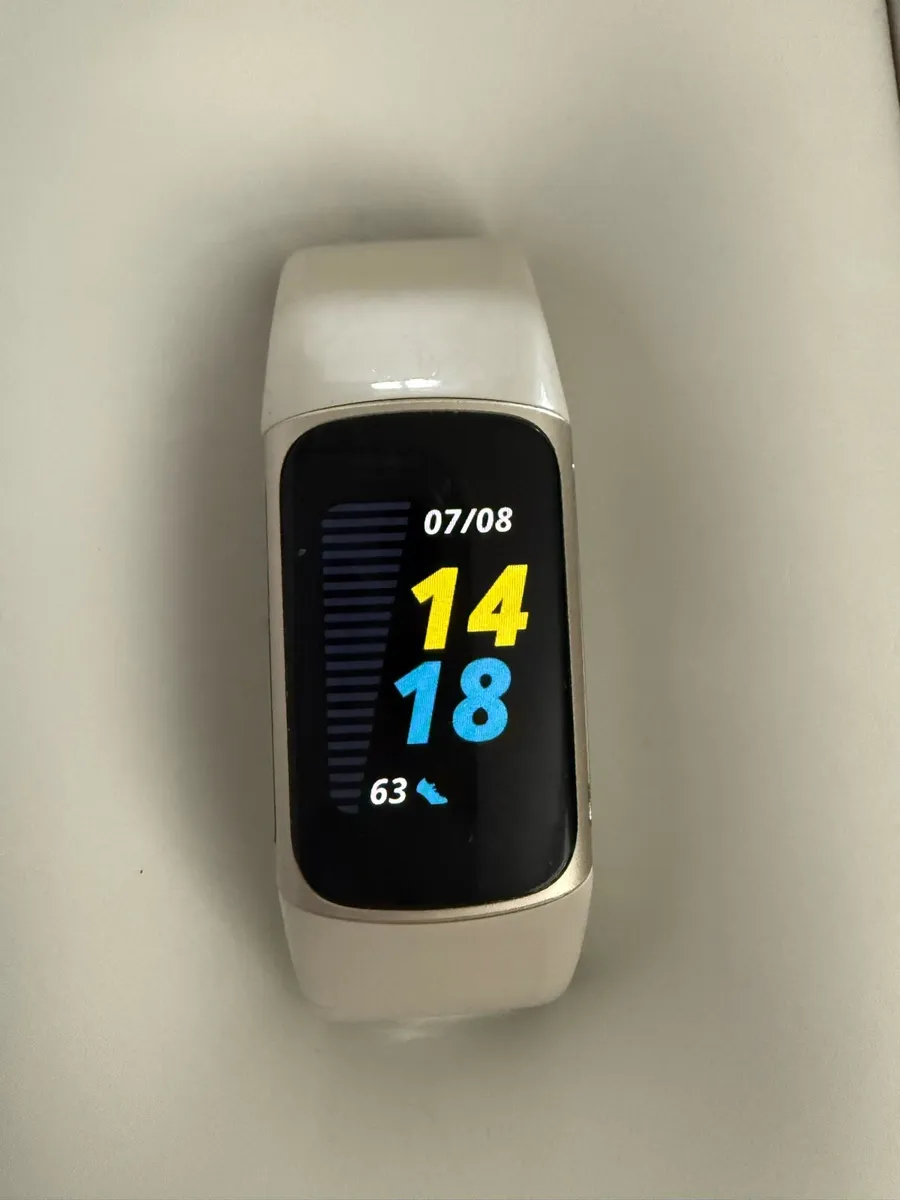 Fitbit Charge 5 - Image 2