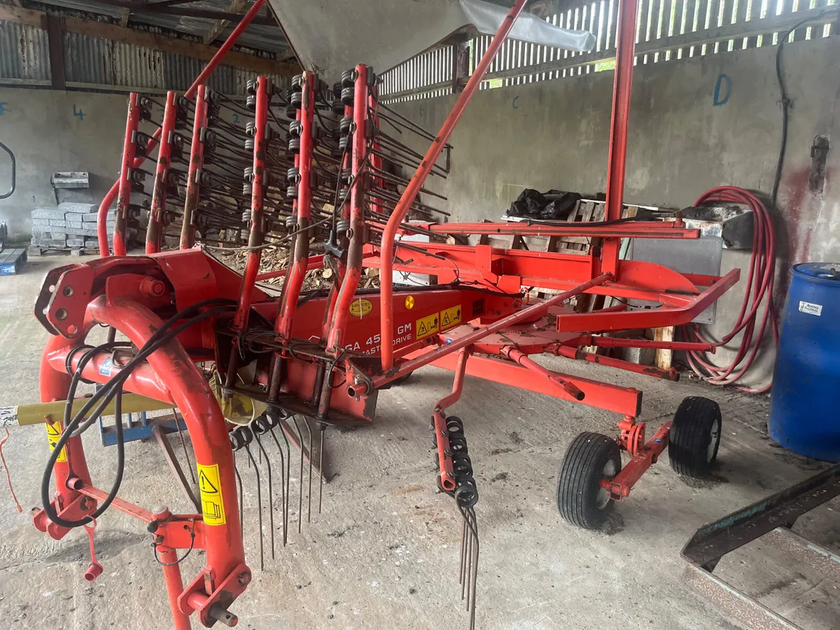 Used Kuhn GA4521 GM Single Rotor Rake - Image 1