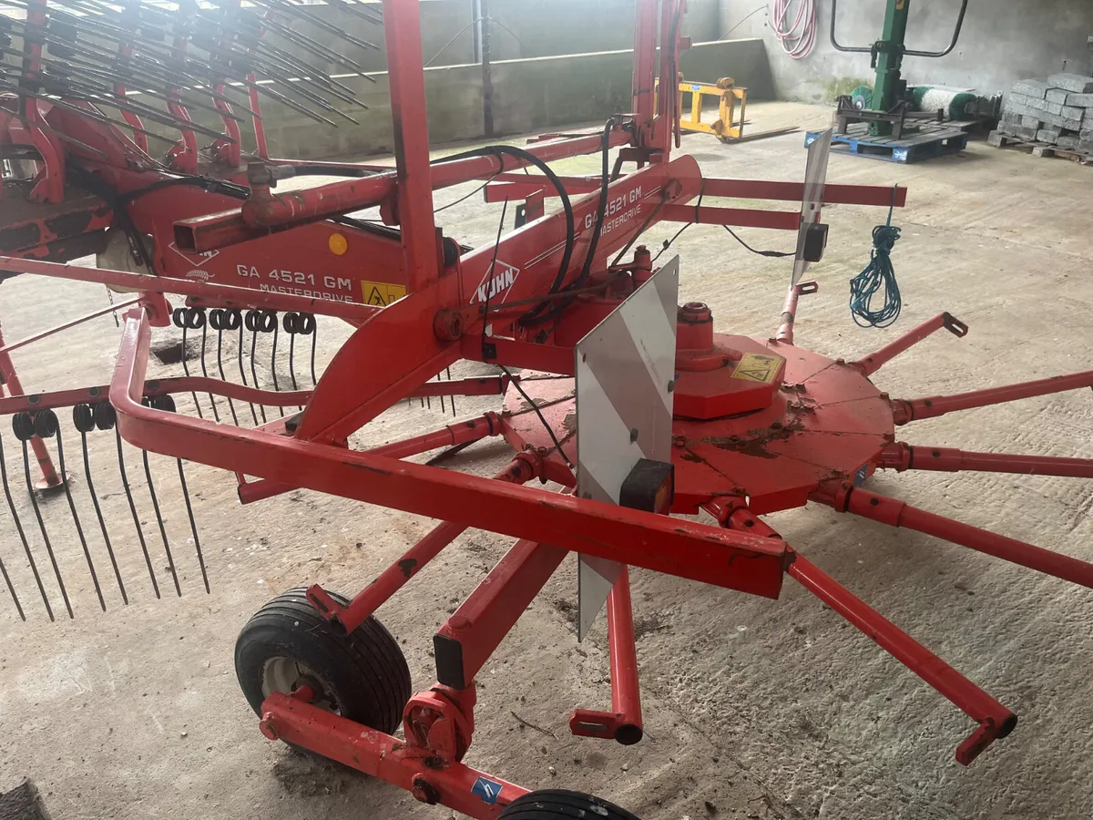 Used Kuhn GA4521 GM Single Rotor Rake - Image 2