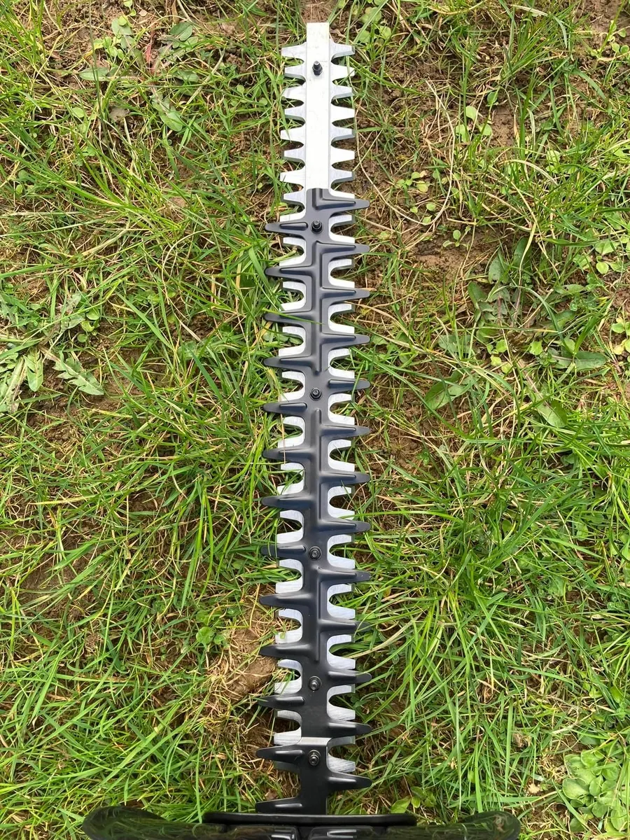 Petrol hedge trimmer new 24" blade - Image 4