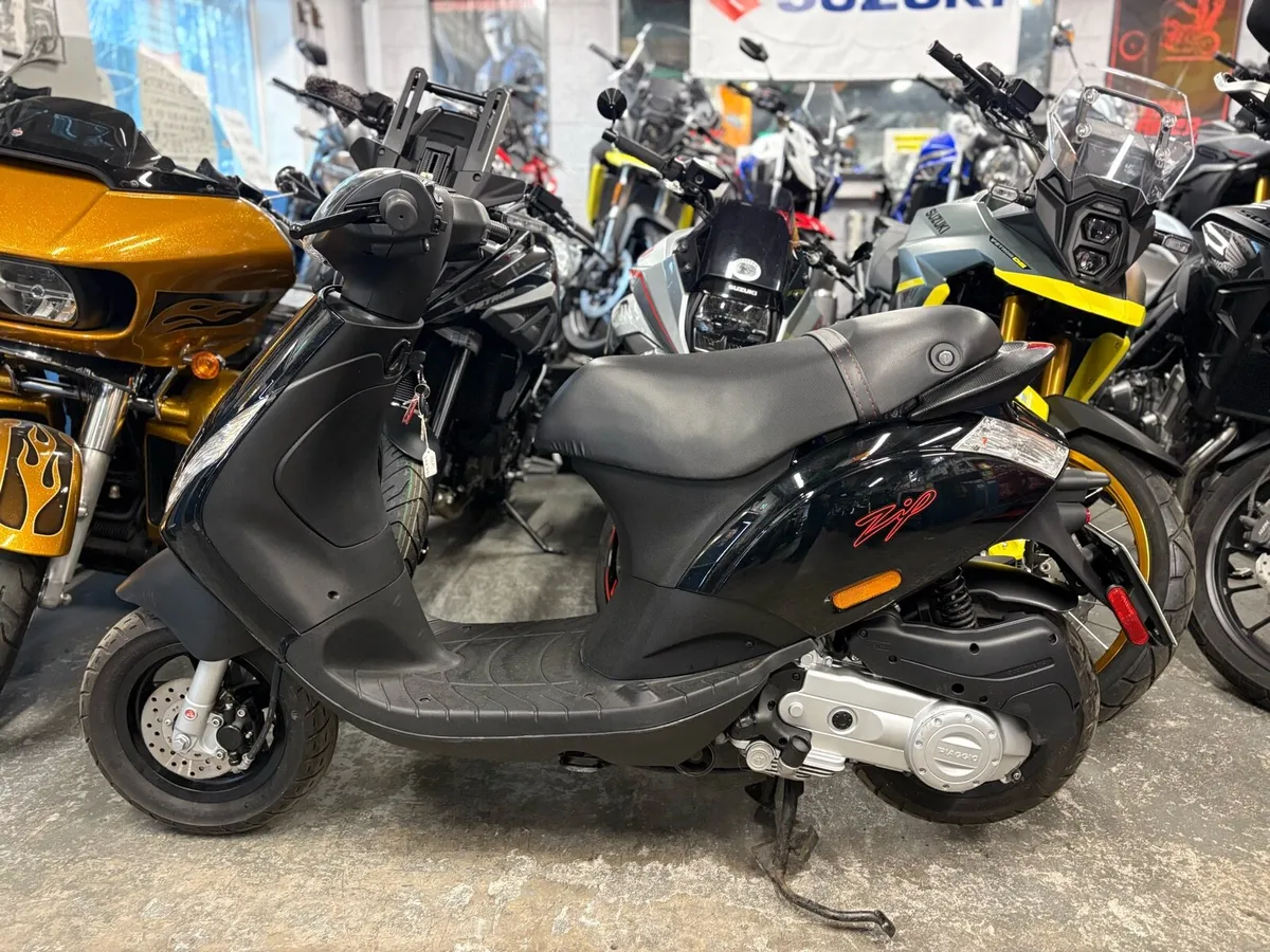 2023 Piaggo ZIP 50cc. - Image 4