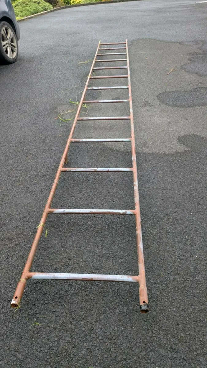 Monkey bars - Image 1