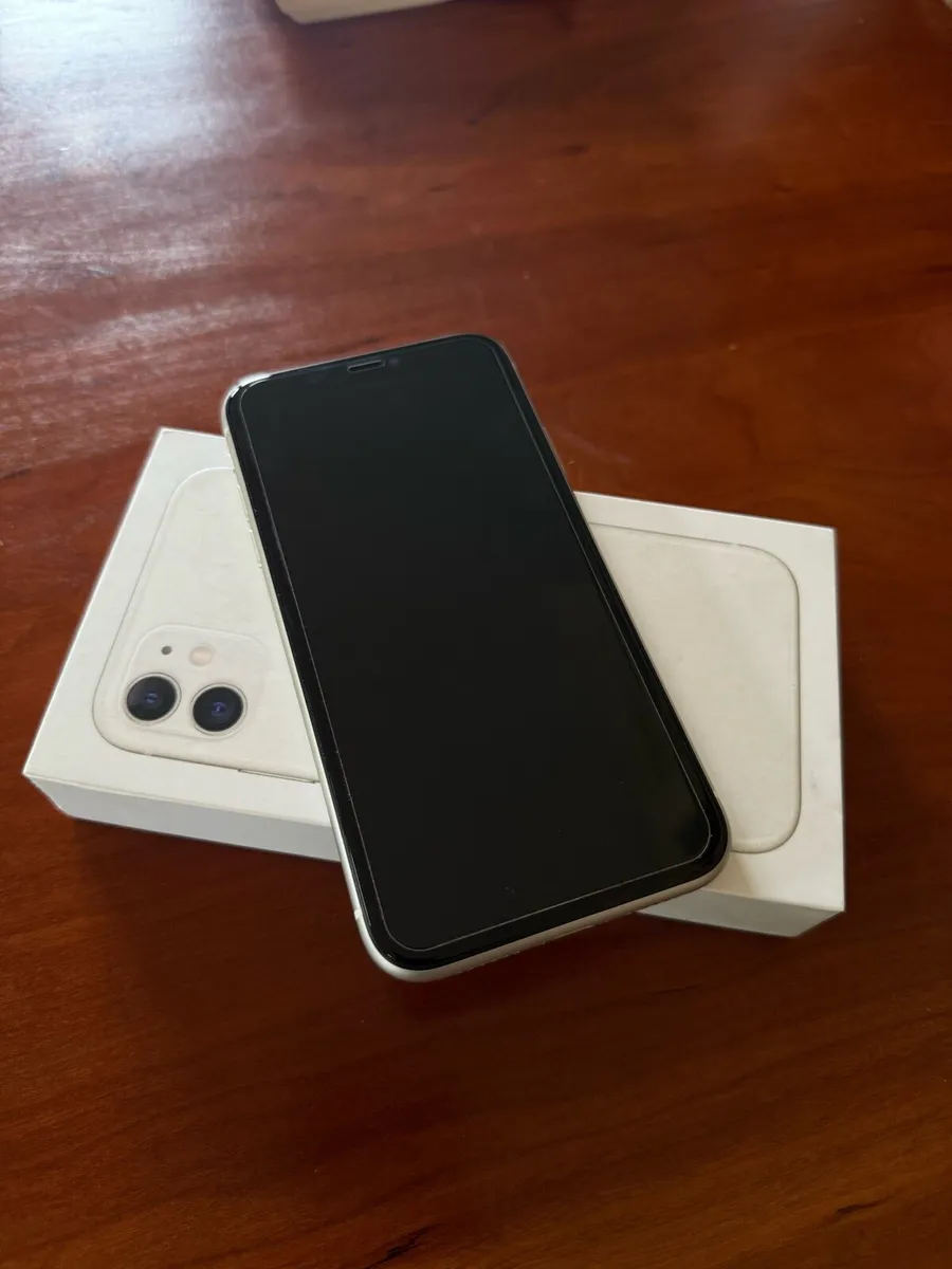 iPhone 11 - Image 4