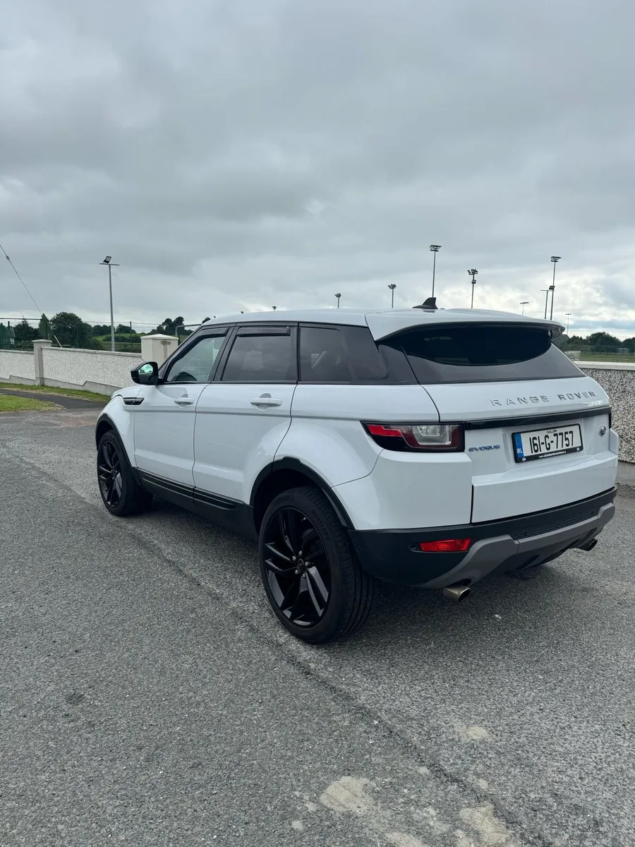 Car - Image 4