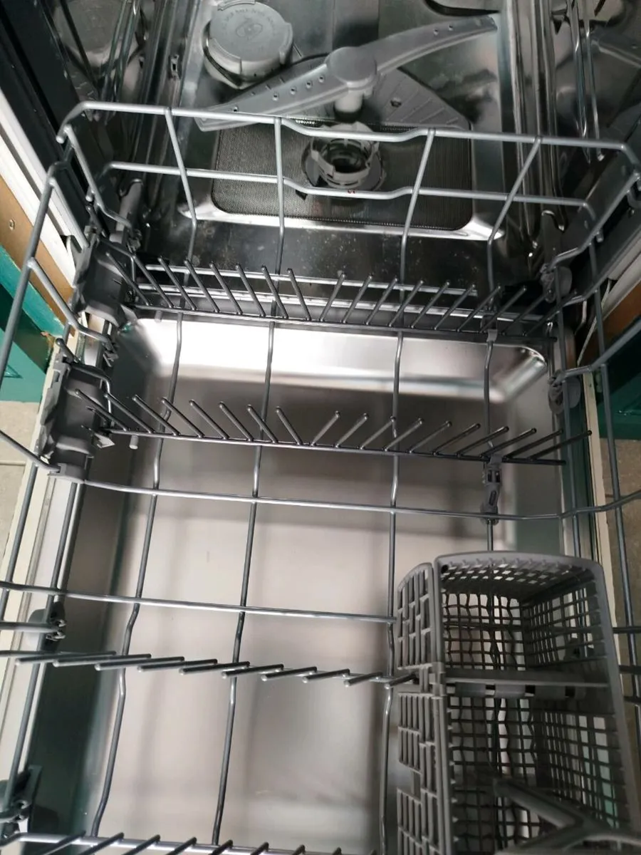 Dishwasher - Image 2
