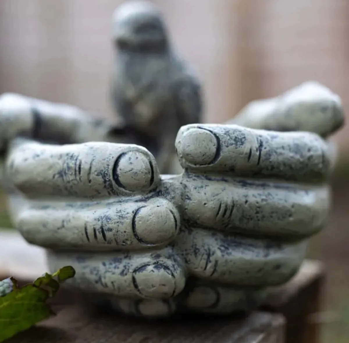 Bird Feeder Bird on Hands Garden Ornament NEW - Image 4