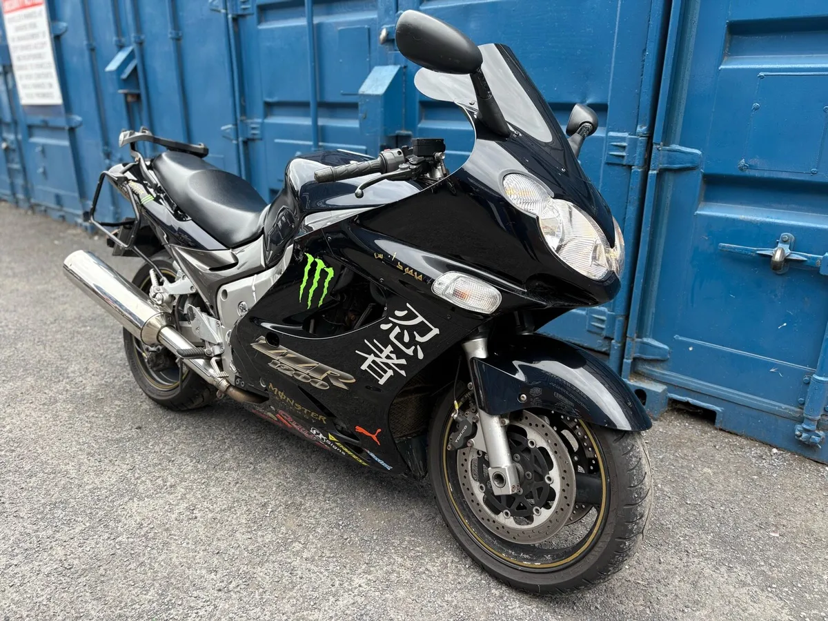 2002 Kawasaki ZZR1200 ( TRADE SALE!!!) - Image 2