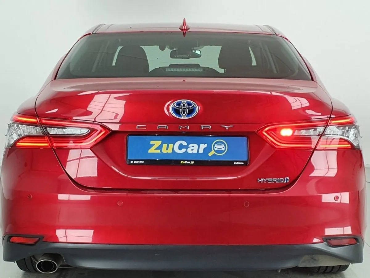 Toyota Camry 2.5 Camry Hybrid Platinum Edition - Image 4