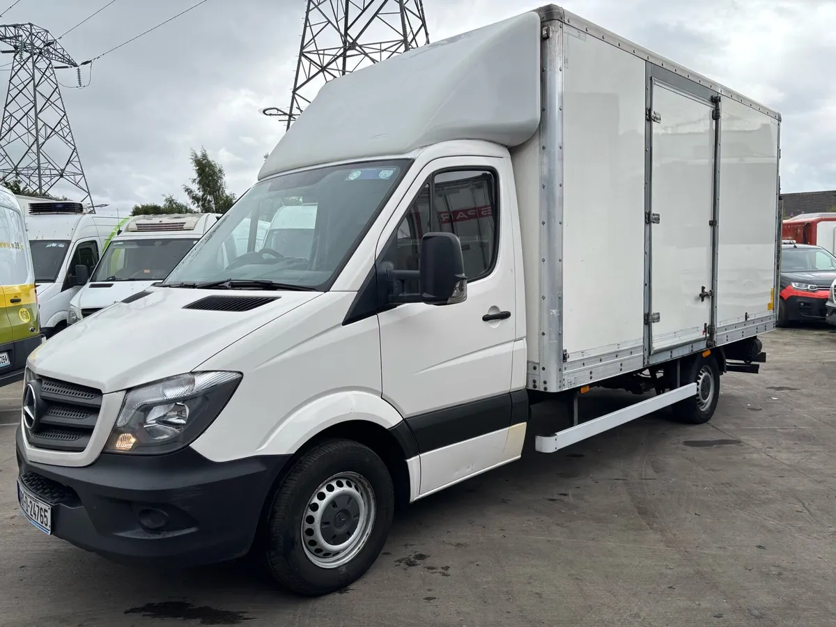 Mercedes Sprinter 315 Box & T/Lift 2018 - Image 2