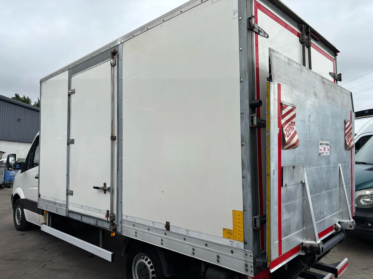 Mercedes Sprinter 315 Box & T/Lift 2018 - Image 3