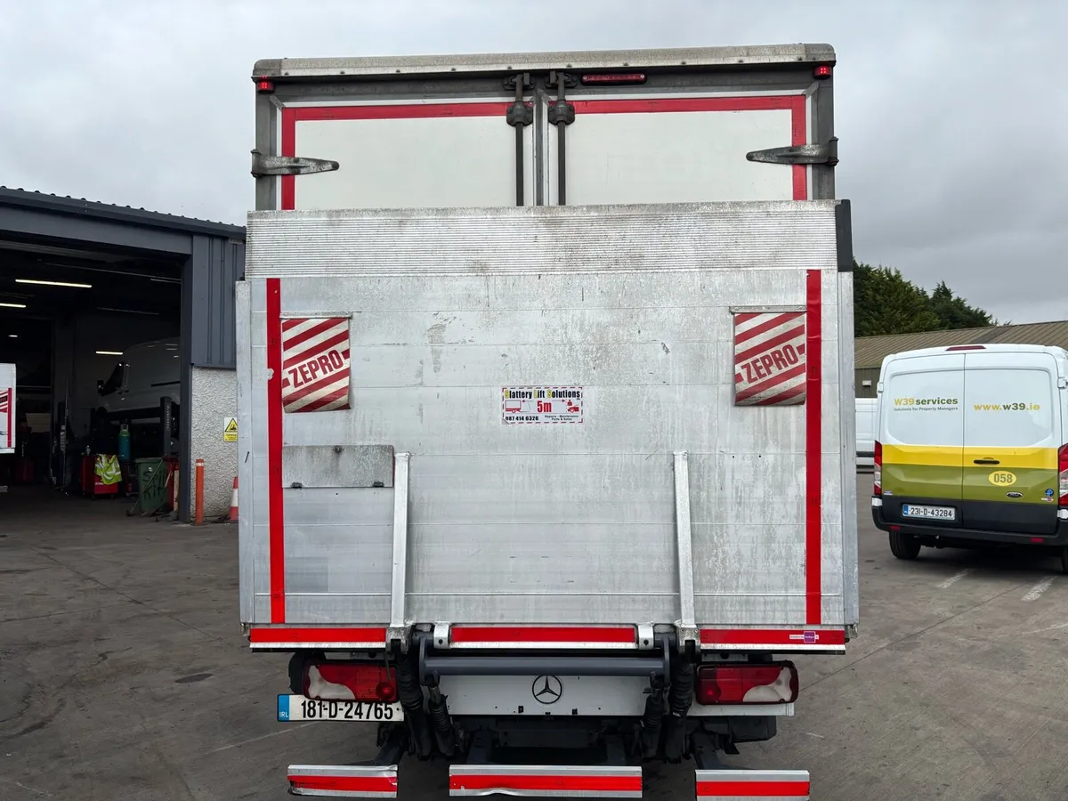 Mercedes Sprinter 315 Box & T/Lift 2018 - Image 4