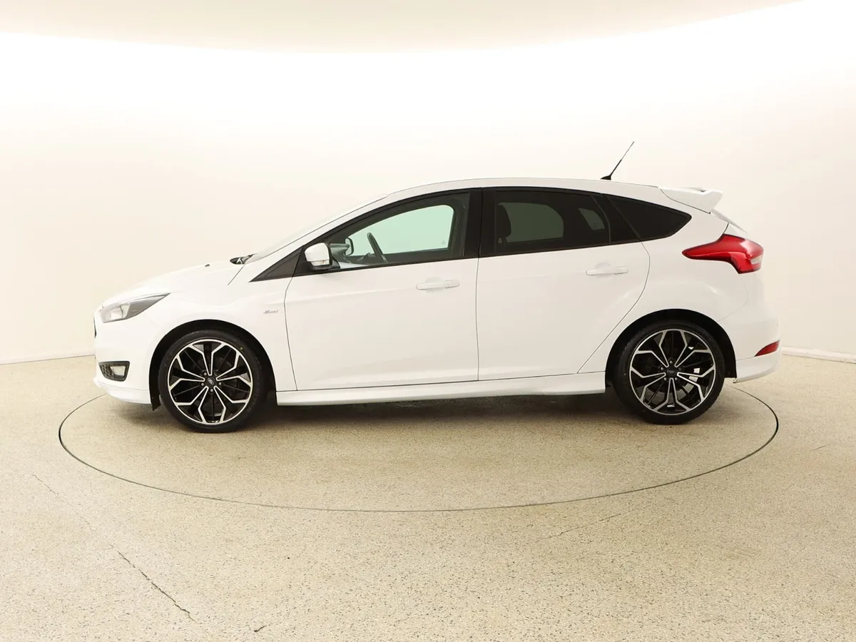 2017 FORD FOCUS ST-LINE 1.5 TDCI 120 BHP - Image 4