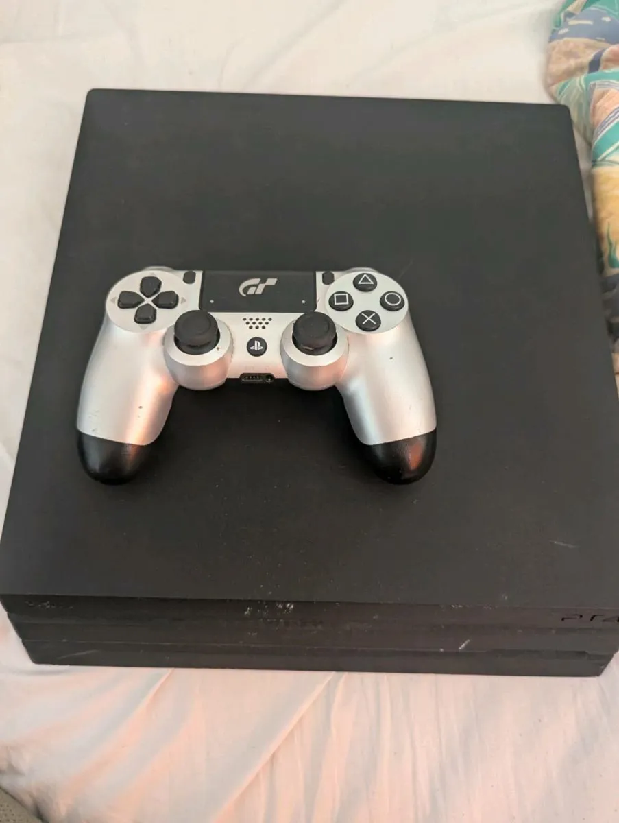 PlayStation 4 pro 1tb - Image 4