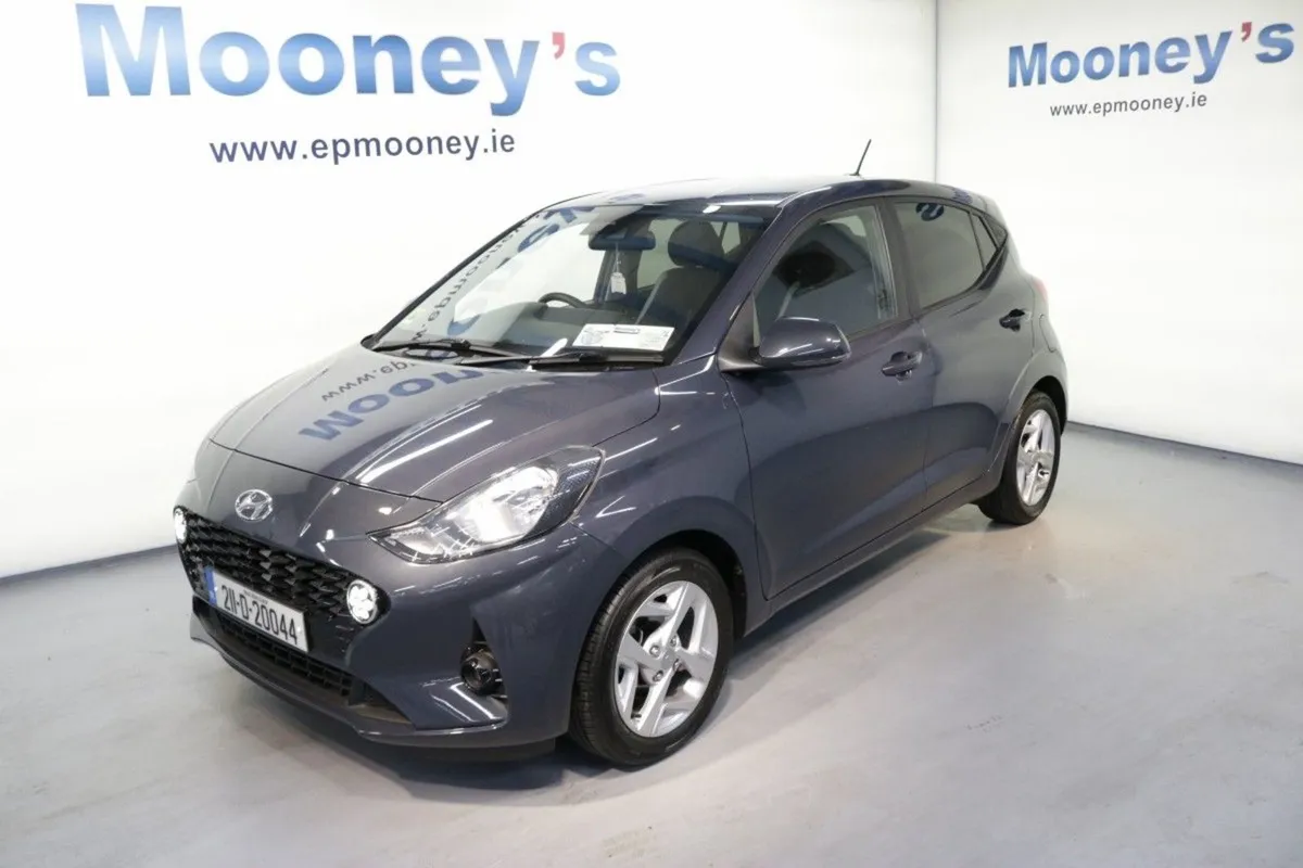 Hyundai i10 Deluxe 1.0l Petrol Hatchback - Image 1