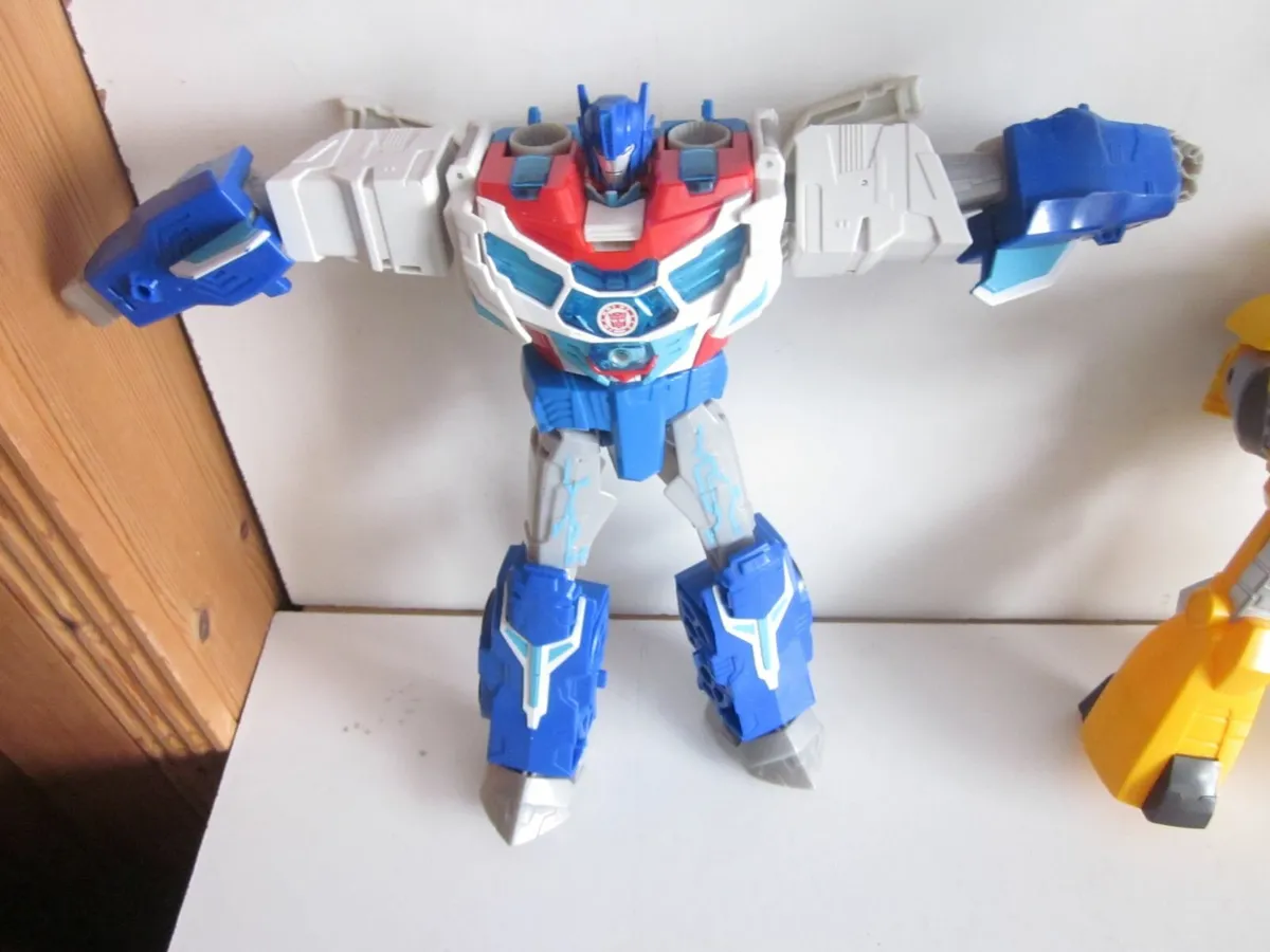 2 Transformers Power Surge & Bumblebee - Image 2