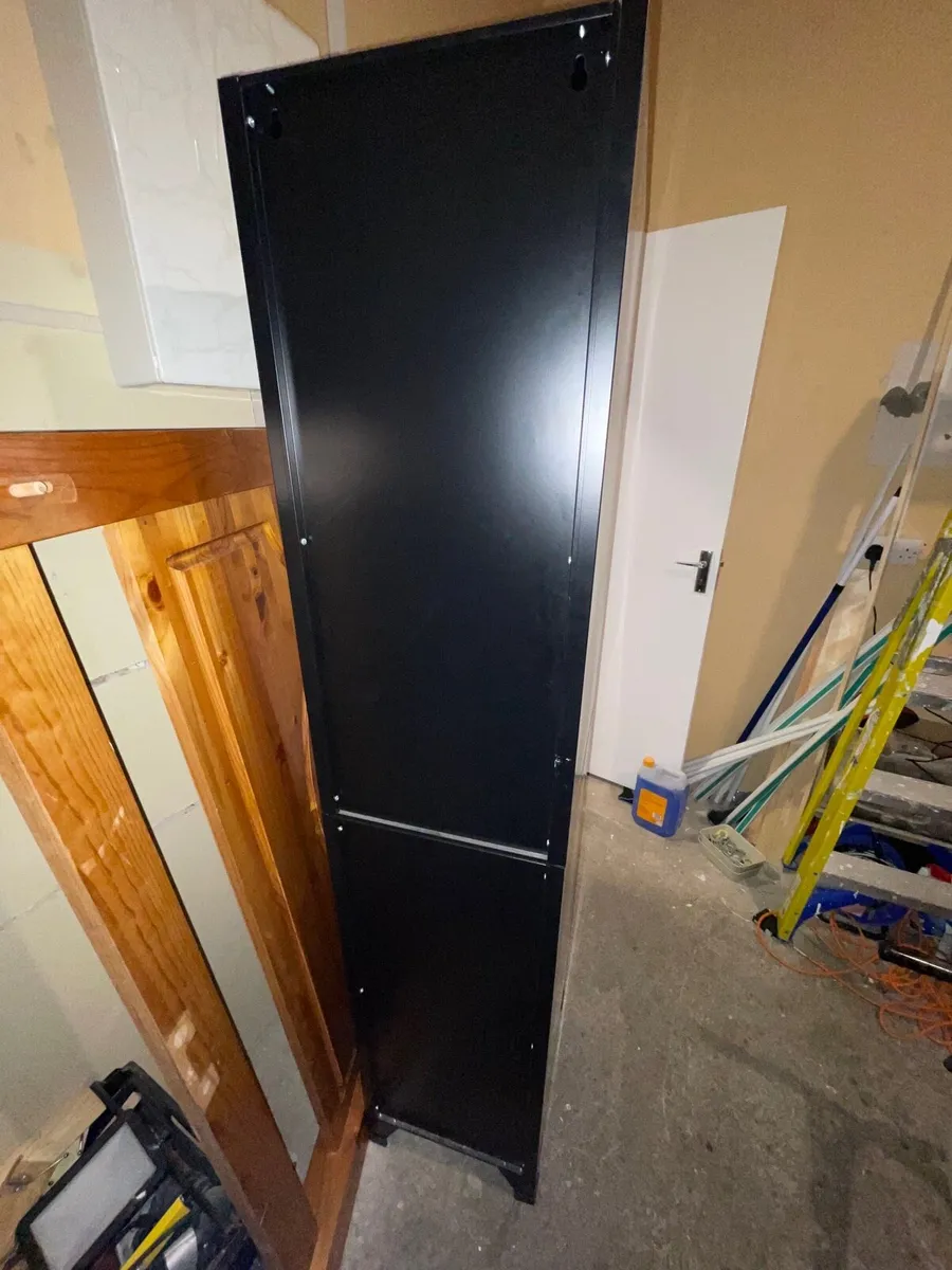 Metal locker / cabinet - Image 1