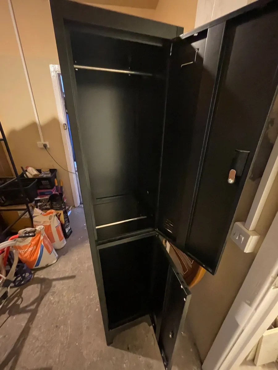 Metal locker / cabinet - Image 3