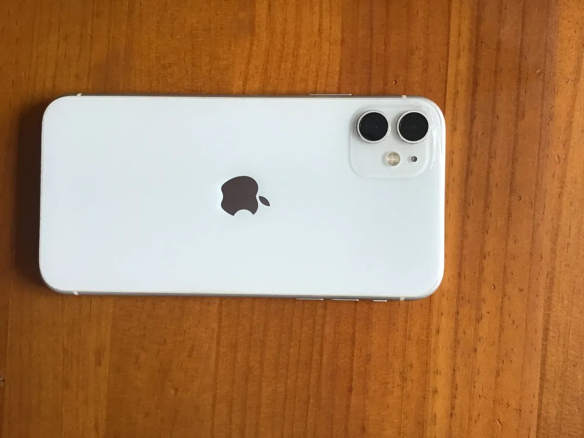 Iphone 11 - Image 2