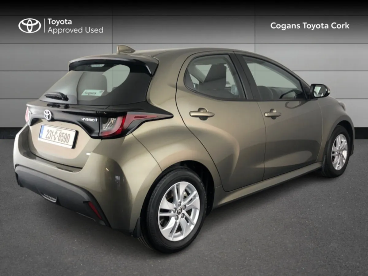 Toyota Yaris 1.5 HYBRID LUNA 4DR AUTO - Image 2