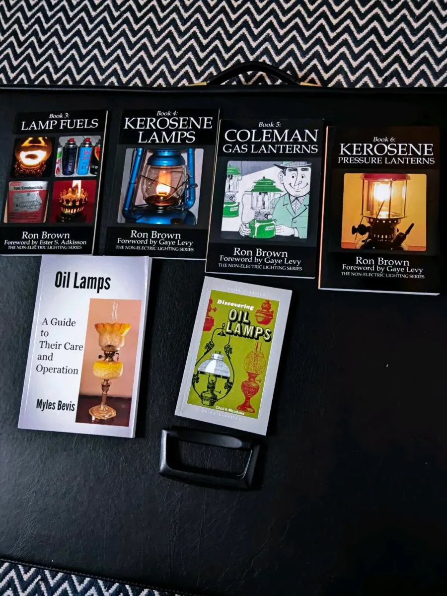 Oil lamp books - Image 1