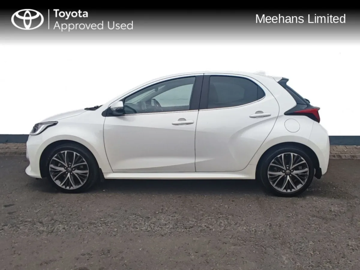 Toyota Yaris 1.5 PLATINUM 4DR - Image 3