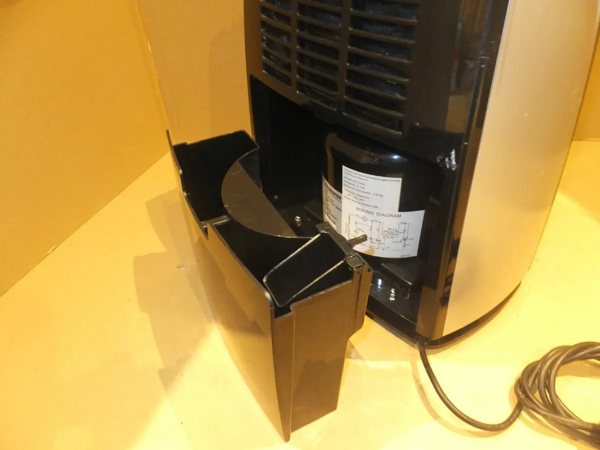 Dimplex Dehumidifier - Image 4