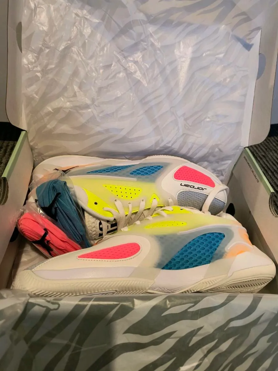 New Jordan Heir Sn53 Trainers Size UK10 EU45  box - Image 3