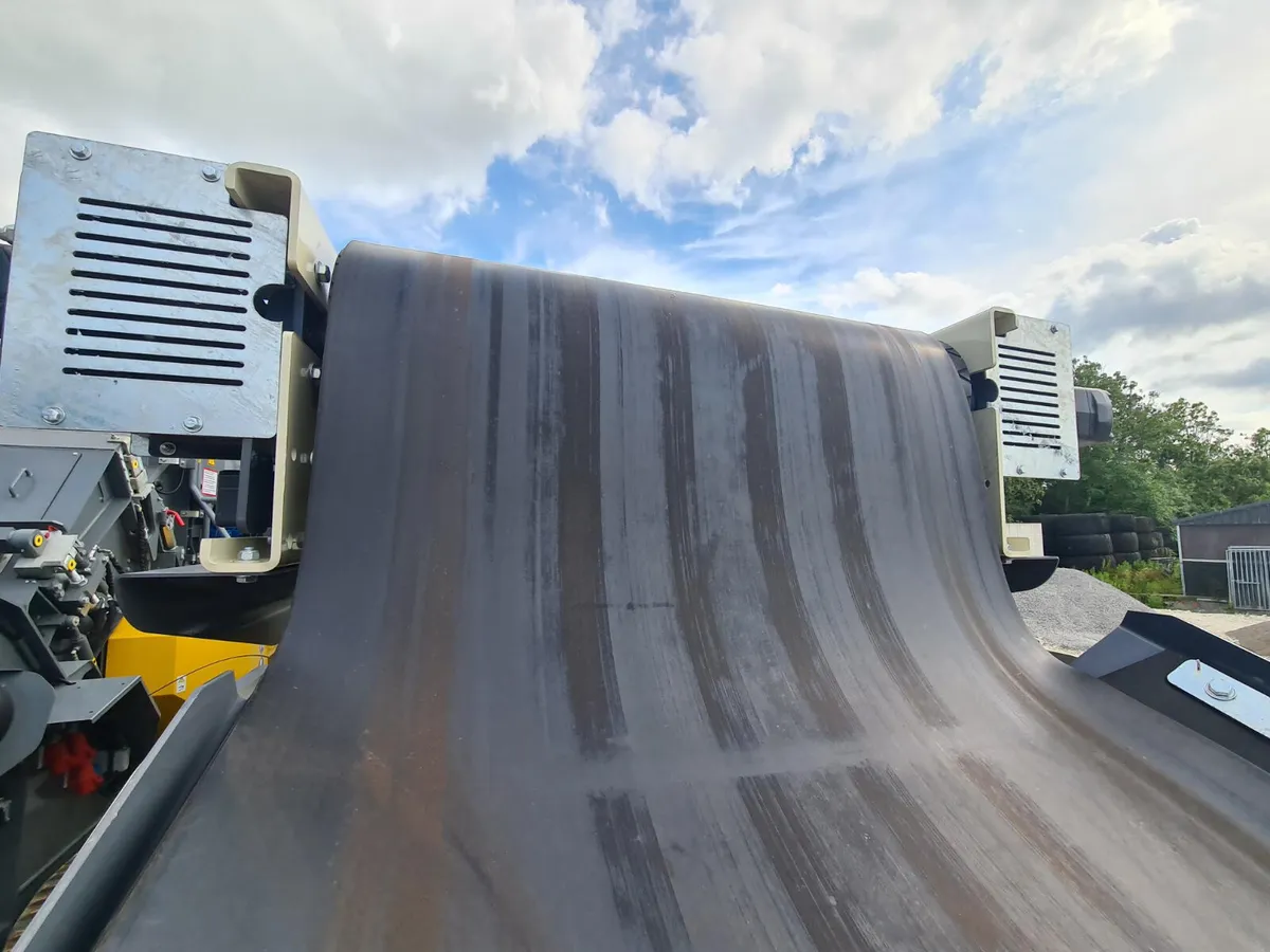 LOW LEVEL FEED TRACKED CONVEYOR - Image 3