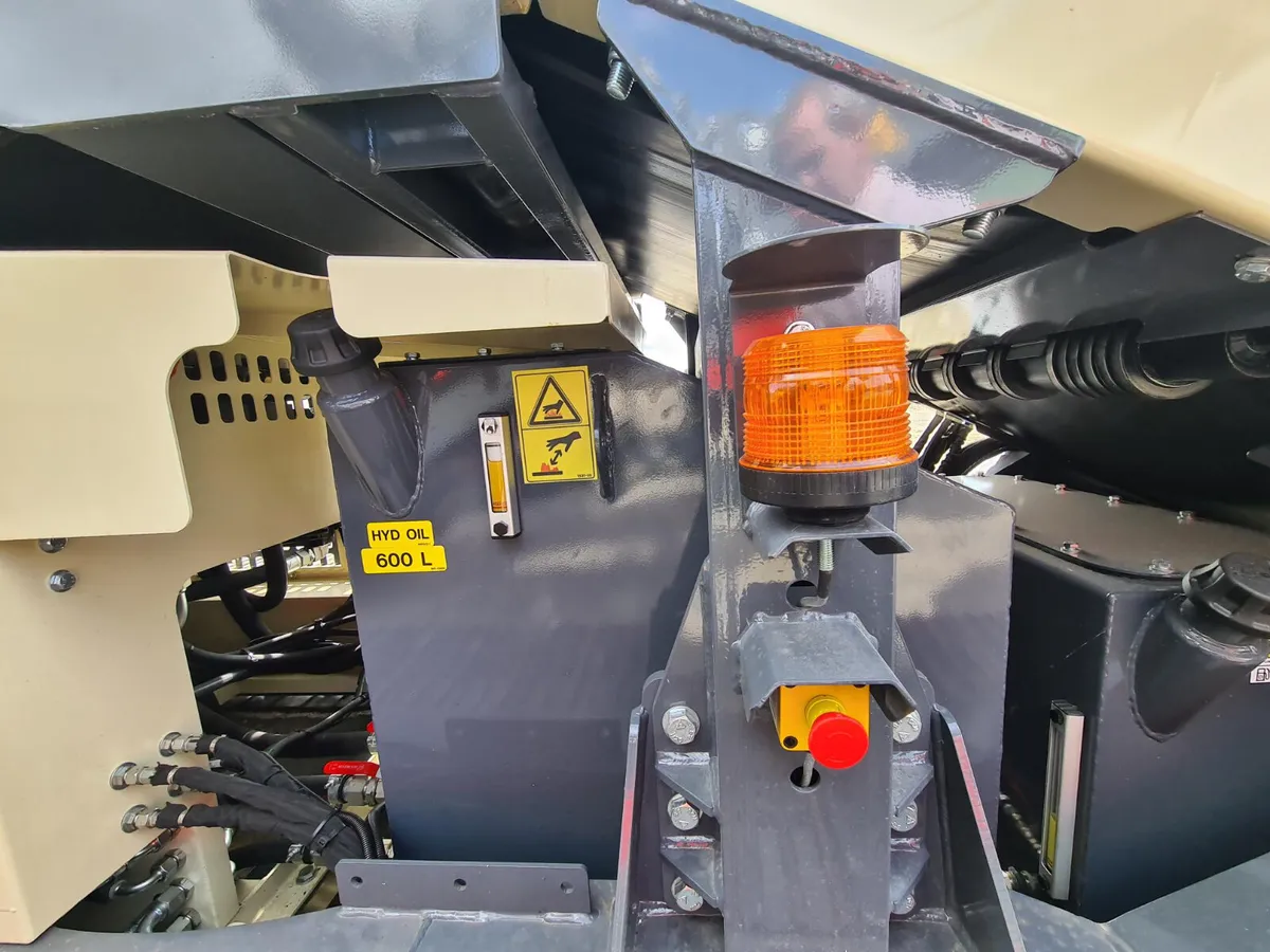LOW LEVEL FEED TRACKED CONVEYOR - Image 4