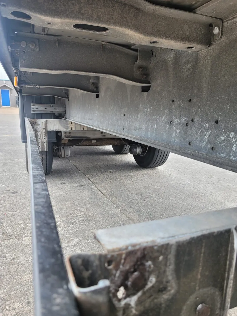 Schmitz Curtainsider 4.2 high  galvanised chassis - Image 4
