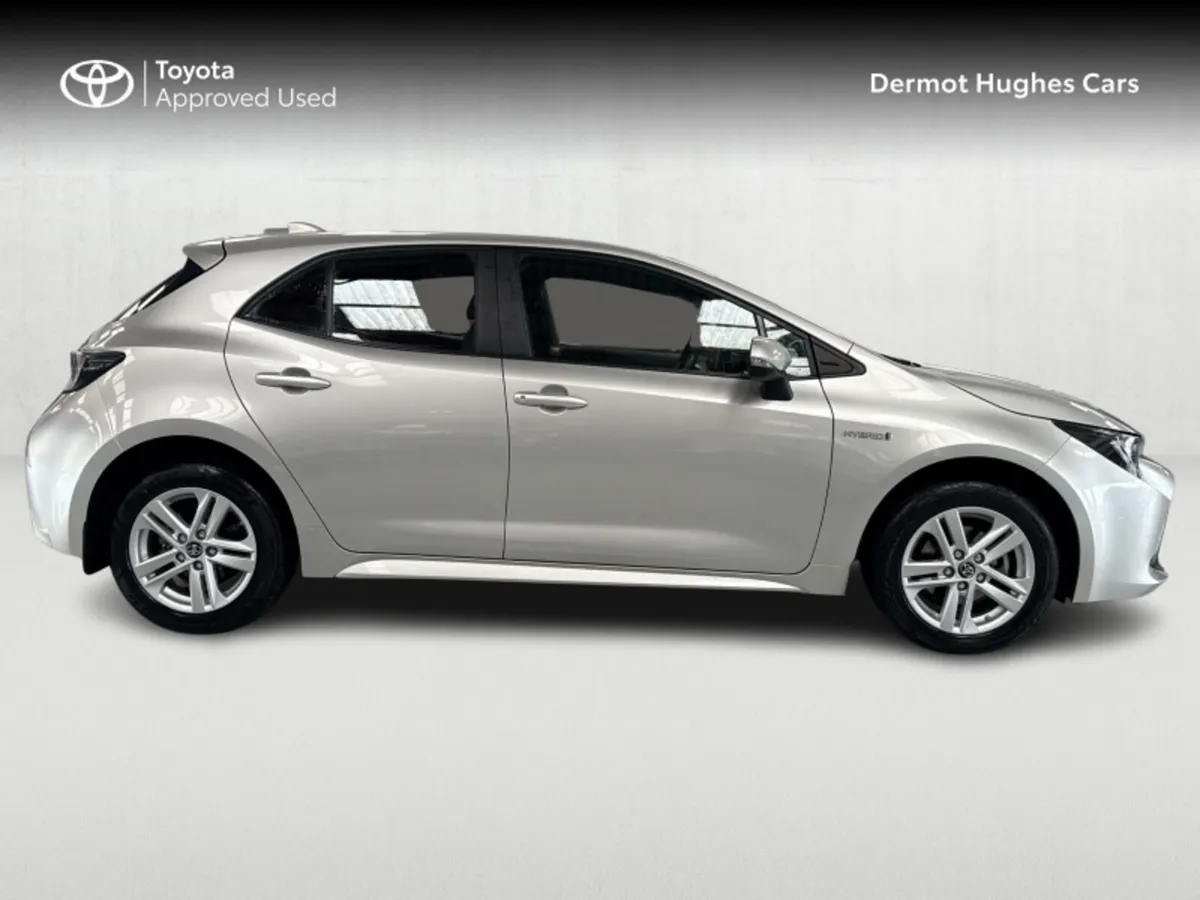 Toyota Corolla LUNA H/B 4DR AUTO HYBRID - Image 3