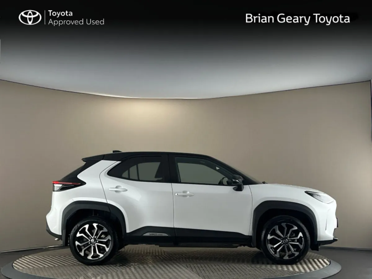 Toyota Yaris Cross HYBRID LUNA SPORT - Image 3